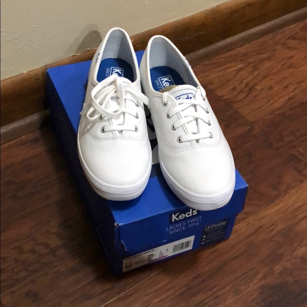 NWT white leather Keds Womens 7 Narrow
